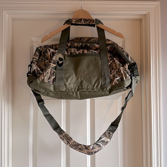 Mossy Oak Bags Nwt Mossy Oak Ducks Unlimited Camo Duffel Poshmark